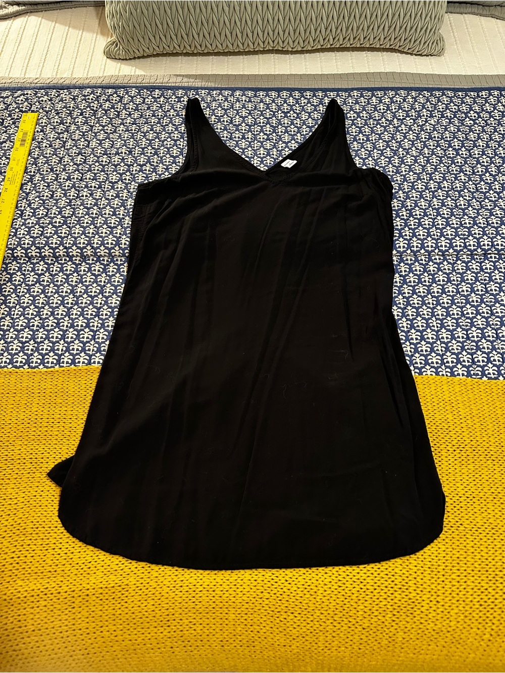 Old Navy Black V-Neck Sleeveless Dress